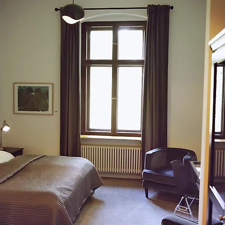 Отель Romantik Schloss Reichenow