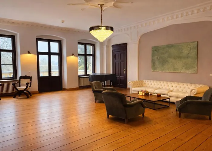 Romantik Schloss מלון Reichenow